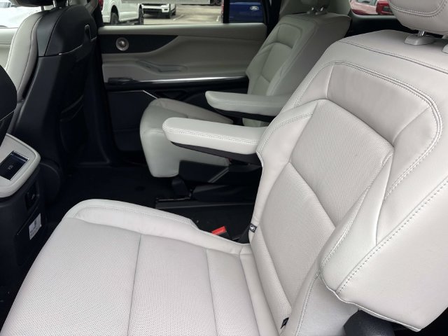 New 2026 Lincoln Navigator L Reserve w/ Jet Appearance Package AWD/4WD image 18