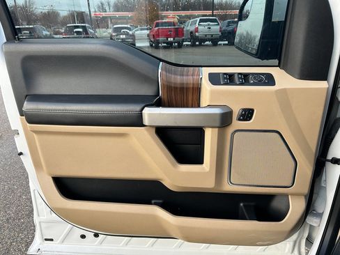 Used 2017 Ford F150 Lariat image 19