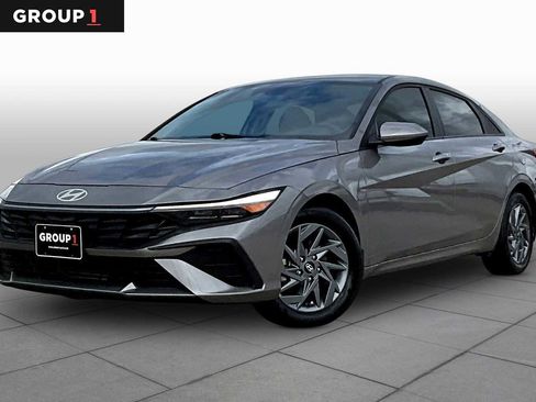 Used 2024 Hyundai Elantra SEL image 1