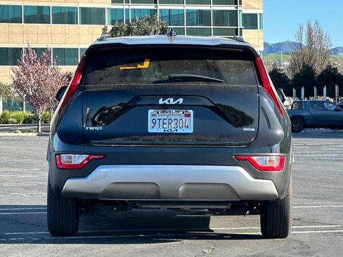 Certified 2025 Kia Niro EX w/ EX Cold Weather Package image 5