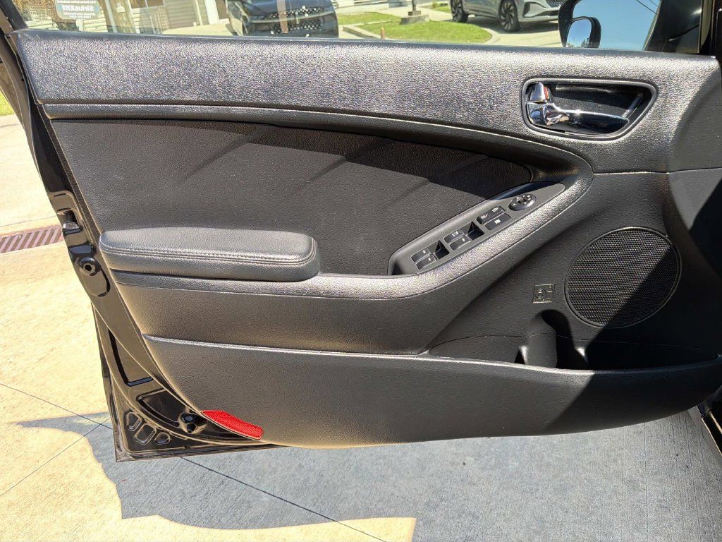 Used 2016 Kia Forte LX FWD image 18