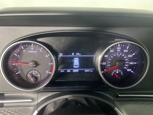 Used 2023 Kia Carnival LX image 14