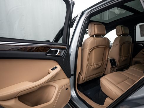 Certified 2026 Porsche Macan AWD/4WD image 21