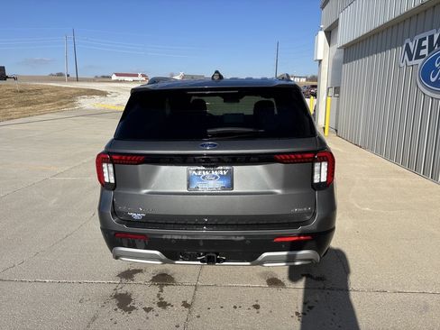 Used 2025 Ford Explorer Platinum w/ LUX Leather Package image 5