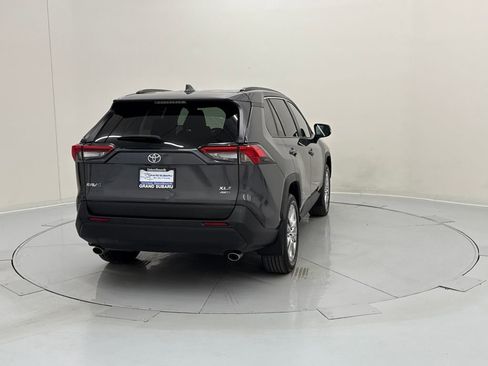 Used 2021 Toyota RAV4 XLE Premium image 5