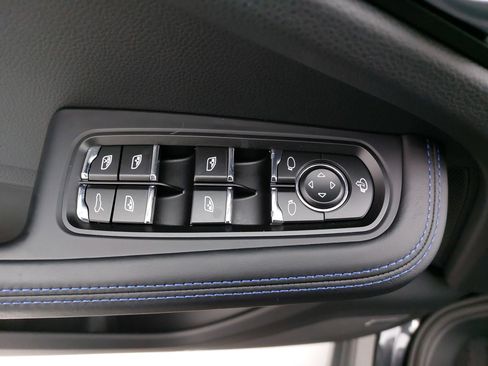 Certified 2025 Porsche Macan image 29