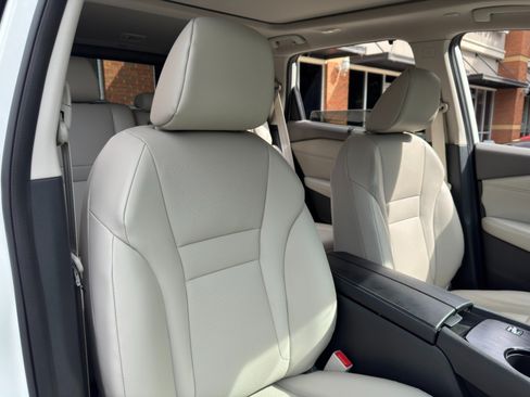 Used 2023 Nissan Rogue SV w/ SV Premium B Package FWD image 32