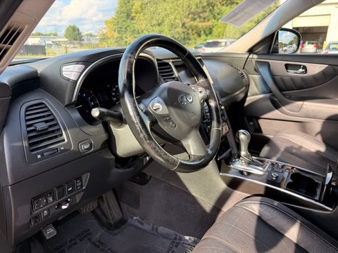 Used 2017 INFINITI QX70 AWD image 17