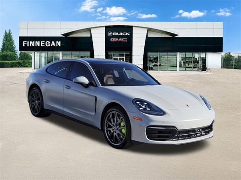 Used 2022 Porsche Panamera 4 image 9