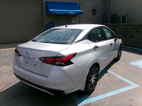Used 2021 Nissan Versa S image 4
