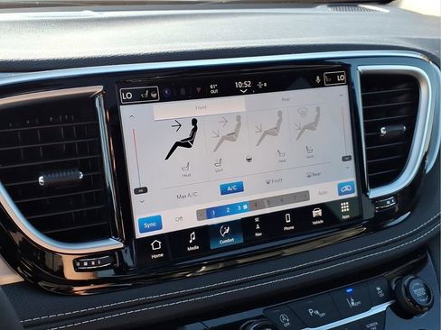 New 2026 Chrysler Pacifica Limited AWD/4WD image 25