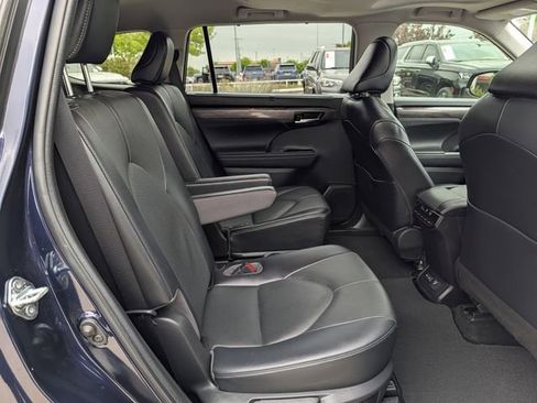 Used 2023 Toyota Highlander Limited image 33