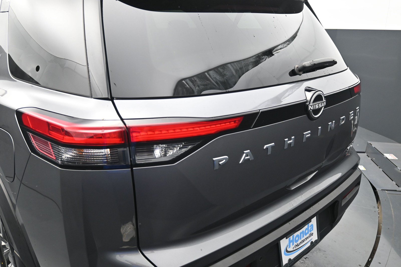 Used 2024 Nissan Pathfinder SV FWD image 15