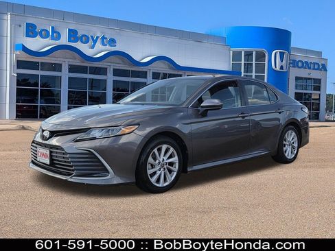 Used 2022 Toyota Camry LE w/ Carpet Mat Package (TMS) FWD image 1