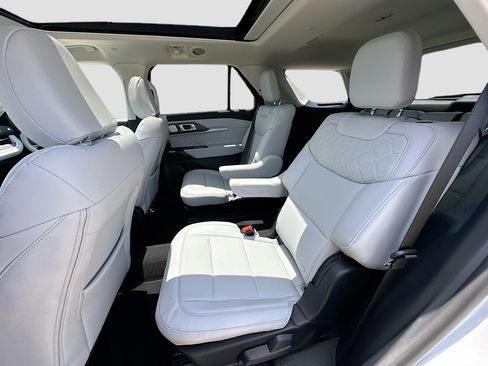New 2026 Ford Explorer Platinum w/ LUX Leather Package AWD/4WD image 17