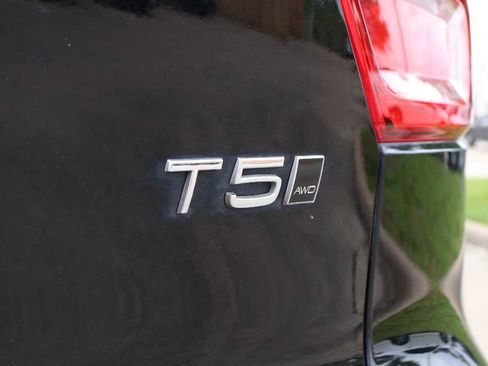Used 2019 Volvo XC40 T5 Momentum AWD/4WD image 7