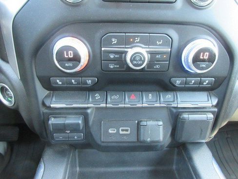 Used 2022 GMC Sierra 1500 SLT w/ SLT Premium Package AWD/4WD image 19