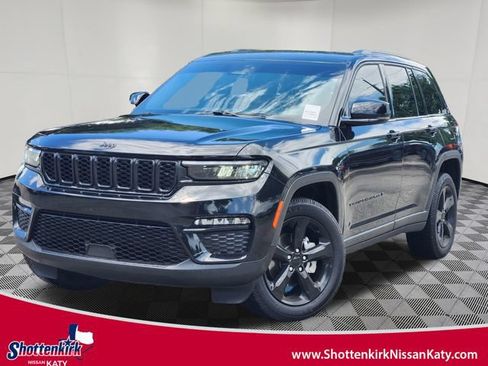 Used 2023 Jeep Grand Cherokee Limited w/ Black Appearance Package AWD/4WD image 1