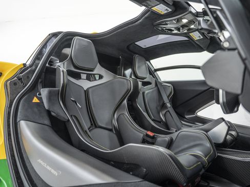 Used 2019 McLaren Senna RWD image 34