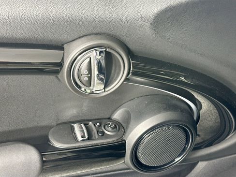 Used 2023 MINI Cooper 2-Door Hardtop image 22