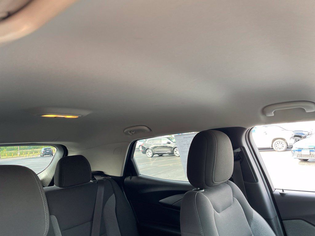 Used 2021 Chevrolet TrailBlazer LT FWD image 13