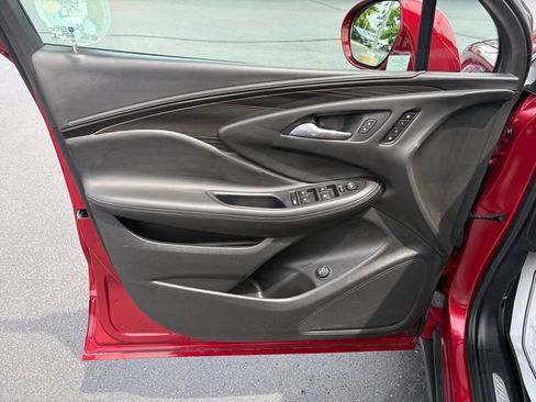 Used 2020 Buick Envision Essence FWD image 18