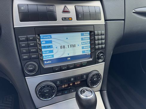 Used 2009 Mercedes-Benz CLK 350 Coupe image 20