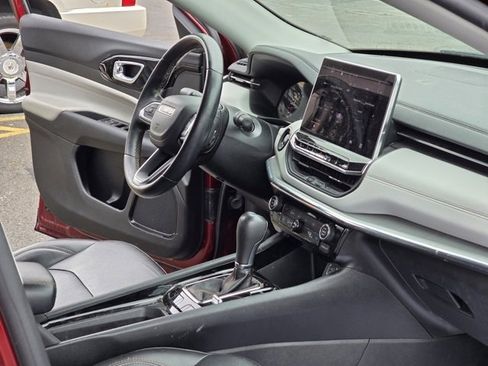 Used 2022 Jeep Compass Limited image 22