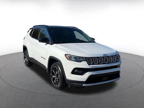 Used 2025 Jeep Compass Limited image 3