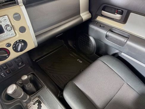 Used 2013 Toyota FJ Cruiser 4WD w/ Upgrade Pkg image 21