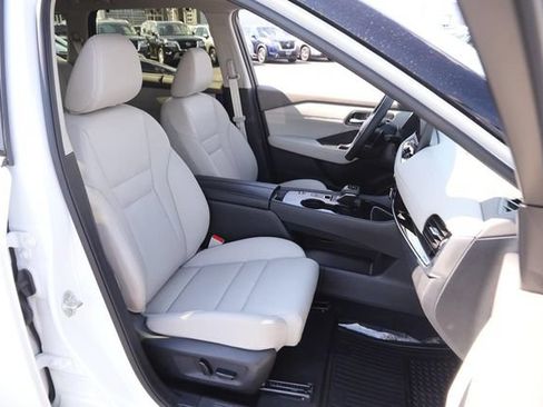 Certified 2025 Nissan Rogue SL w/ SL Premium Package FWD image 27