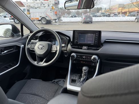 Used 2020 Toyota RAV4 XLE image 14