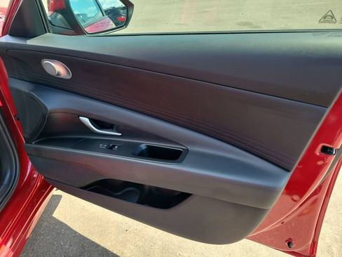 Used 2025 Hyundai Elantra SE FWD image 30
