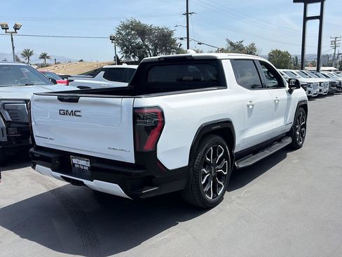 Used 2025 GMC Sierra EV Denali AWD/4WD image 11