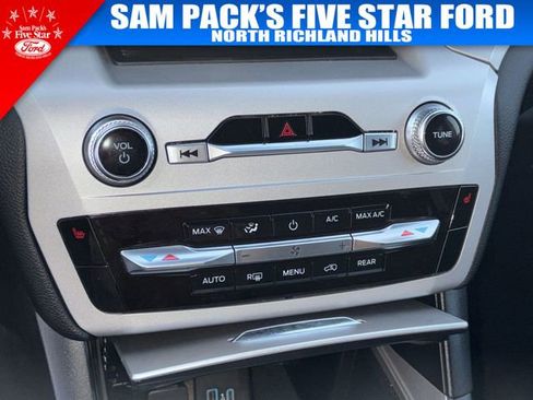 Used 2024 Ford Explorer XLT image 27