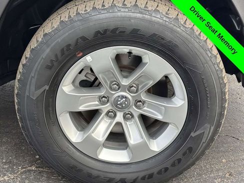 Used 2024 RAM 1500 Laramie image 34