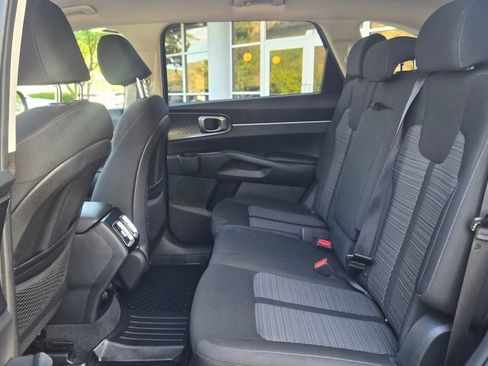 Certified 2023 Kia Sorento LX image 15