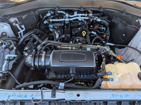 Used 2023 Ford Explorer XLT image 28