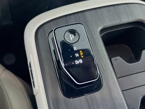 Used 2023 Nissan Ariya FWD image 25