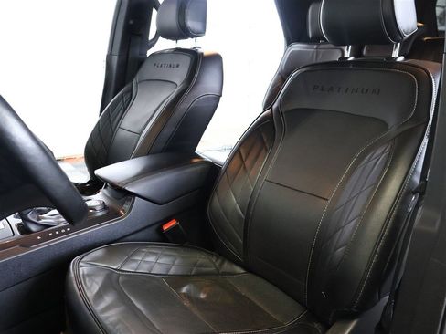 Used 2016 Ford Explorer Platinum image 10