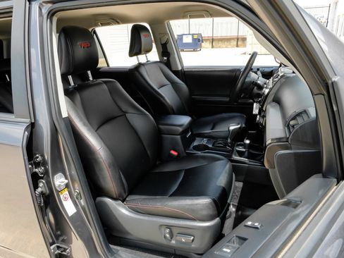 Used 2018 Toyota 4Runner TRD Off-Road Premium AWD/4WD image 37