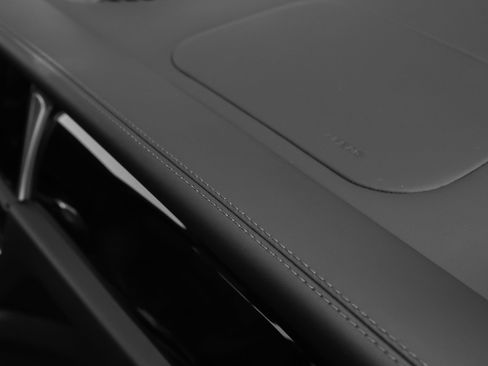 Certified 2026 Porsche Macan image 24