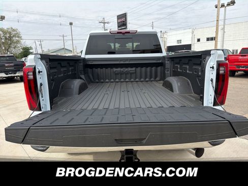 New 2026 GMC Sierra 2500 SLT w/ SLT Premium Package AWD/4WD image 9