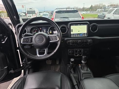 Used 2023 Jeep Wrangler Unlimited Sahara AWD/4WD image 5