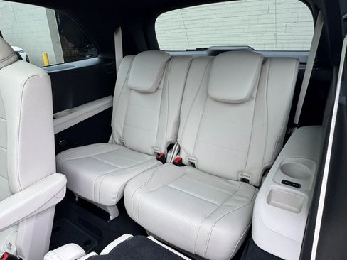 Used 2025 Mercedes-Benz GLS 450 4MATIC w/ AMG Line Exterior image 33