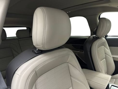 Used 2025 Lincoln Nautilus Reserve AWD/4WD image 45