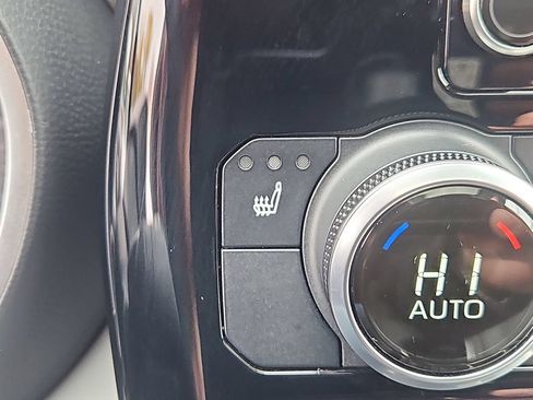 Used 2022 Toyota Highlander XLE AWD/4WD image 17