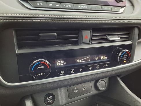 Certified 2025 Nissan Rogue SV image 9