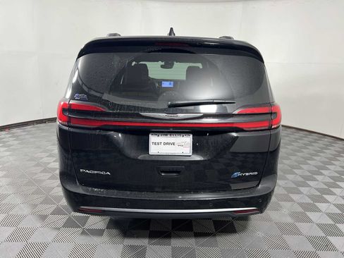 Used 2025 Chrysler Pacifica Pinnacle FWD image 6