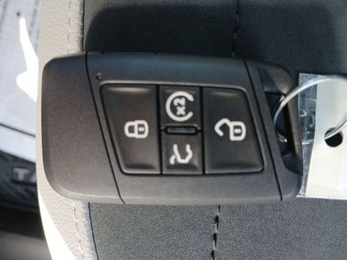 New 2026 Volkswagen Taos SE FWD image 28